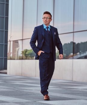 confident-businessman-dressed-in-an-elegant-suit-s-2021-08-28-09-03-39-utc-qb7xga6knvos582i3nrzdx2v1tw2bbcrrdthwd1kbw